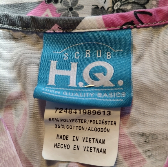Scrub H.Q. Breast Cancer Scrub Top - Picture 5 of 6